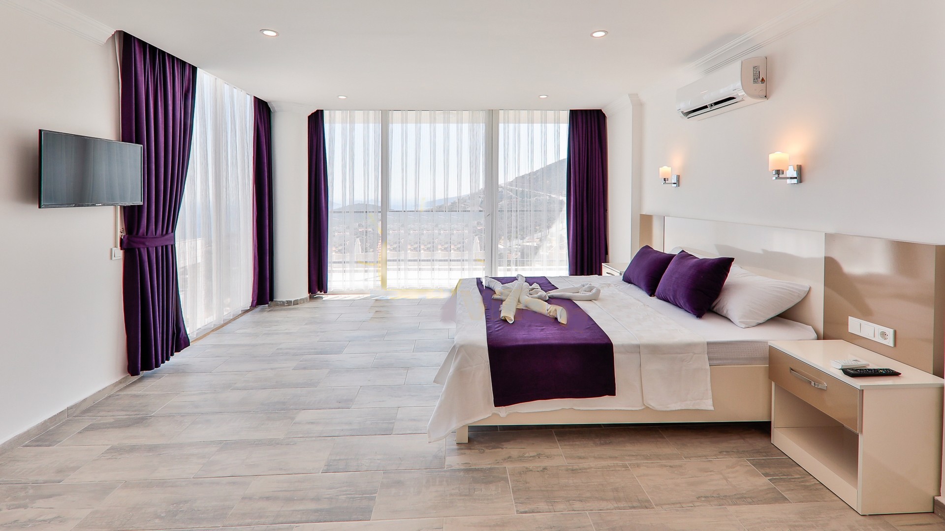 5 bedrooms luxury villa